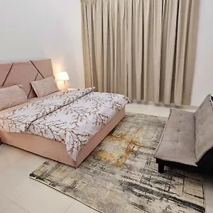Deluxe Villa Rooms Near Dubai Airport دبي